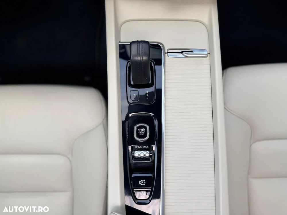 Volvo XC 60 B4 D AWD Geartronic Momentum Pro - 18