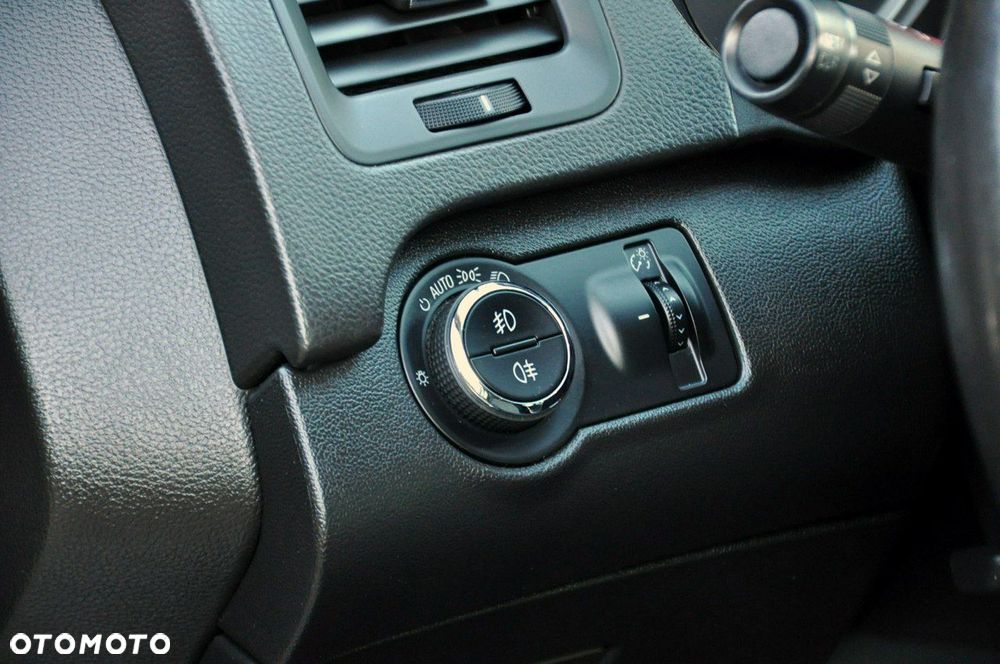 Opel Insignia - 35