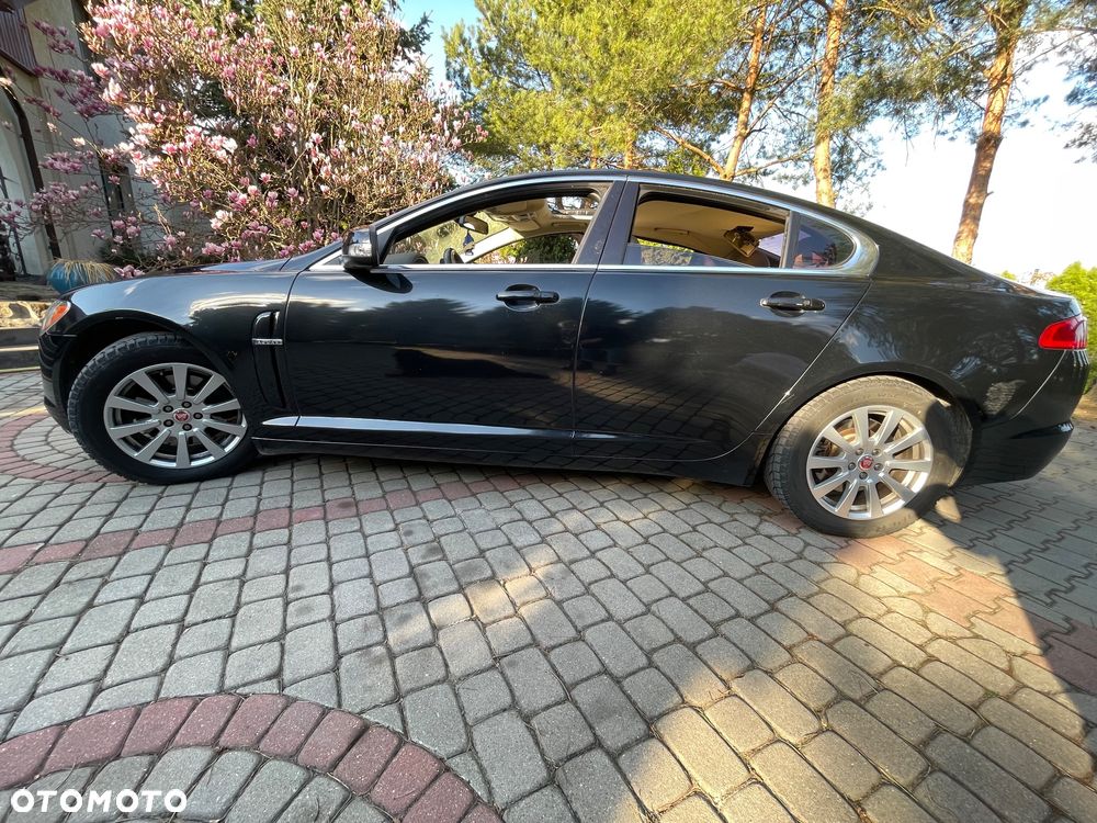 Jaguar XF 2.7 V6 Luxury - 16