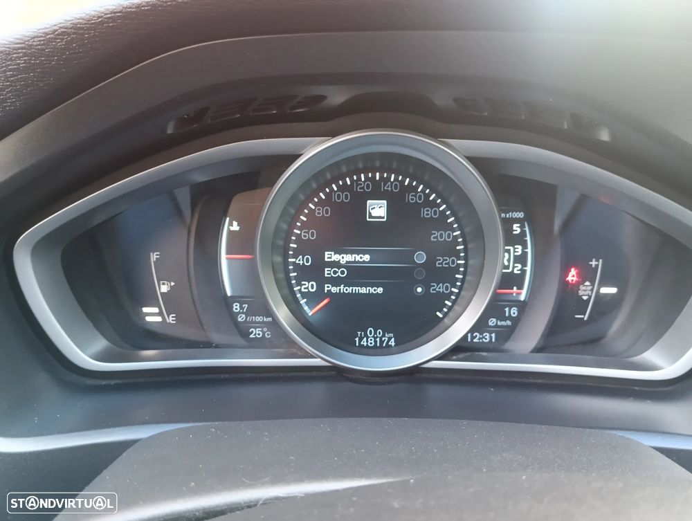 Volvo V40 2.0 D2 Momentum Eco - 13
