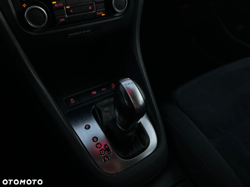 Volkswagen Golf VI 1.6 TDI BlueMot Comfortline DSG - 19
