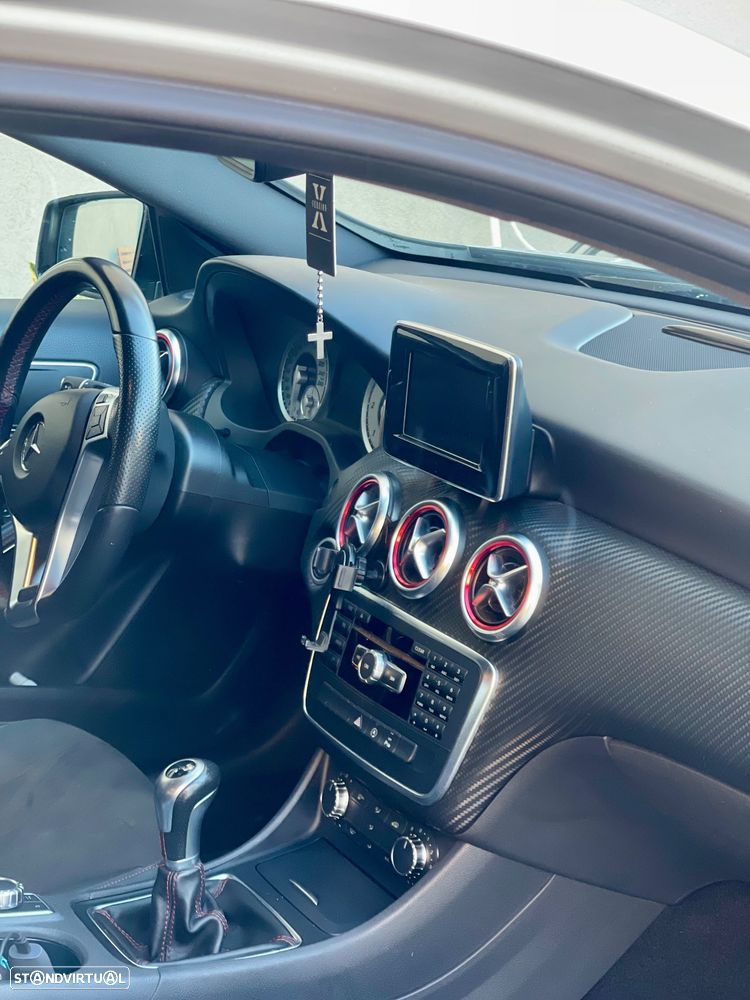 Mercedes-Benz A 160 d AMG Line - 13