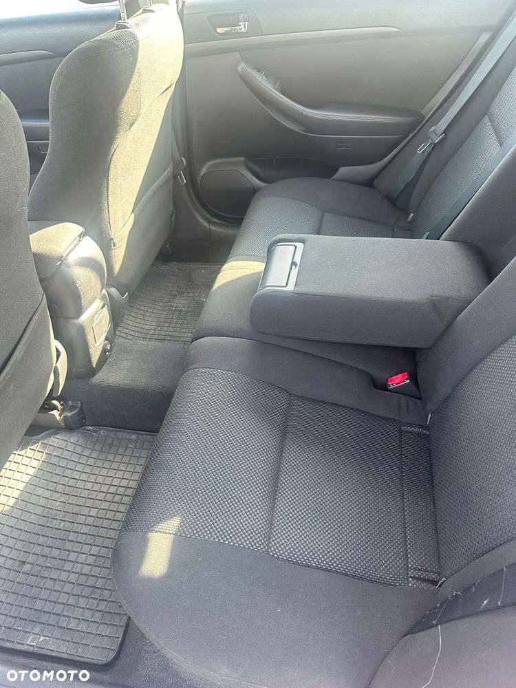 Toyota Avensis 2.0 D-4D Sol - 18