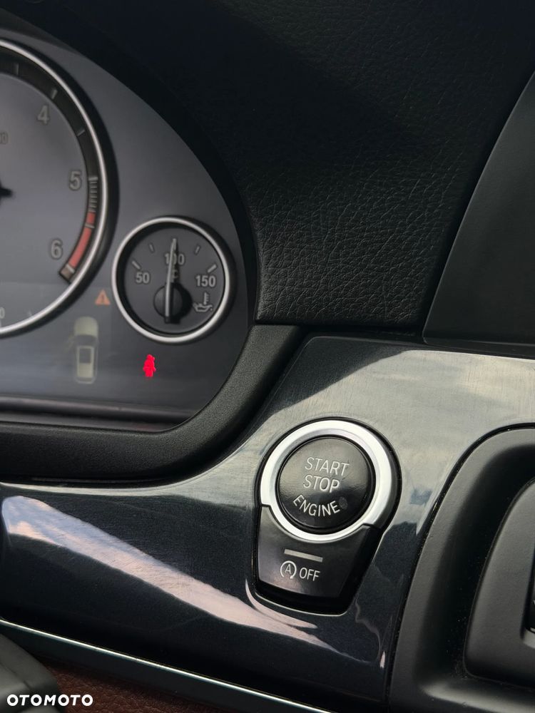 BMW Seria 5 520d - 32