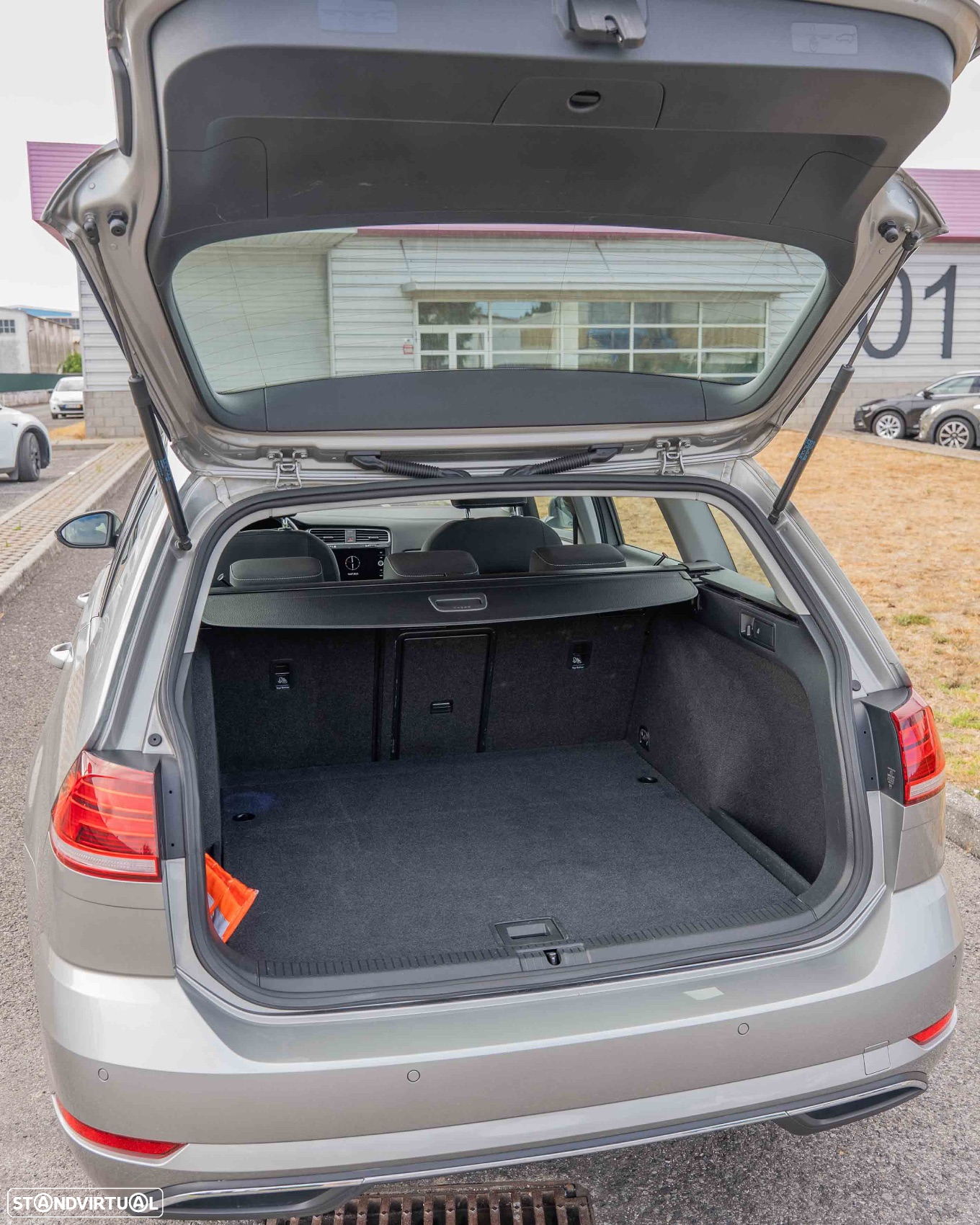VW Golf Variant 1.6 TDi Highline DSG - 39