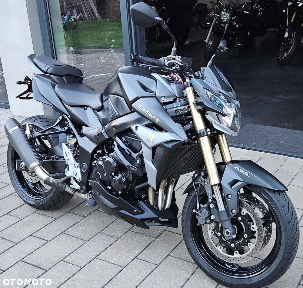 Suzuki GSR - 22