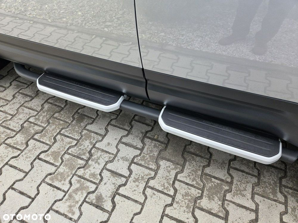 Land Rover Defender - 13