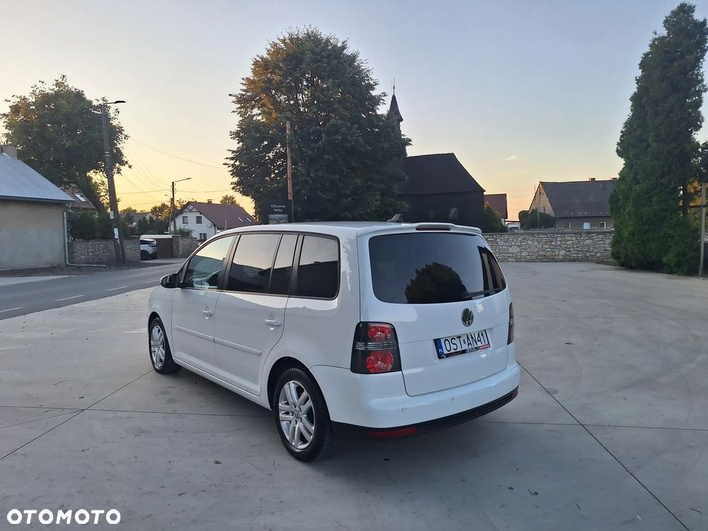 Volkswagen Touran 1.4 TSI Highline DSG - 4