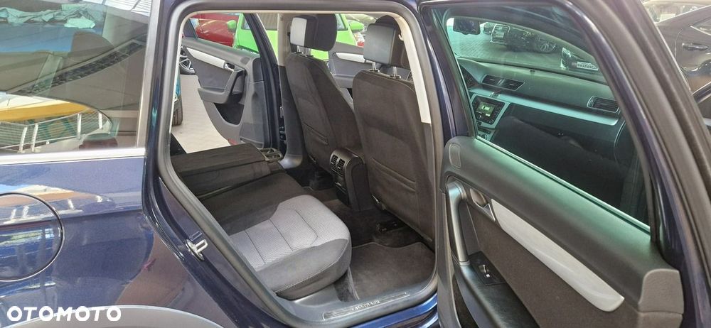 Volkswagen Passat Alltrack - 16