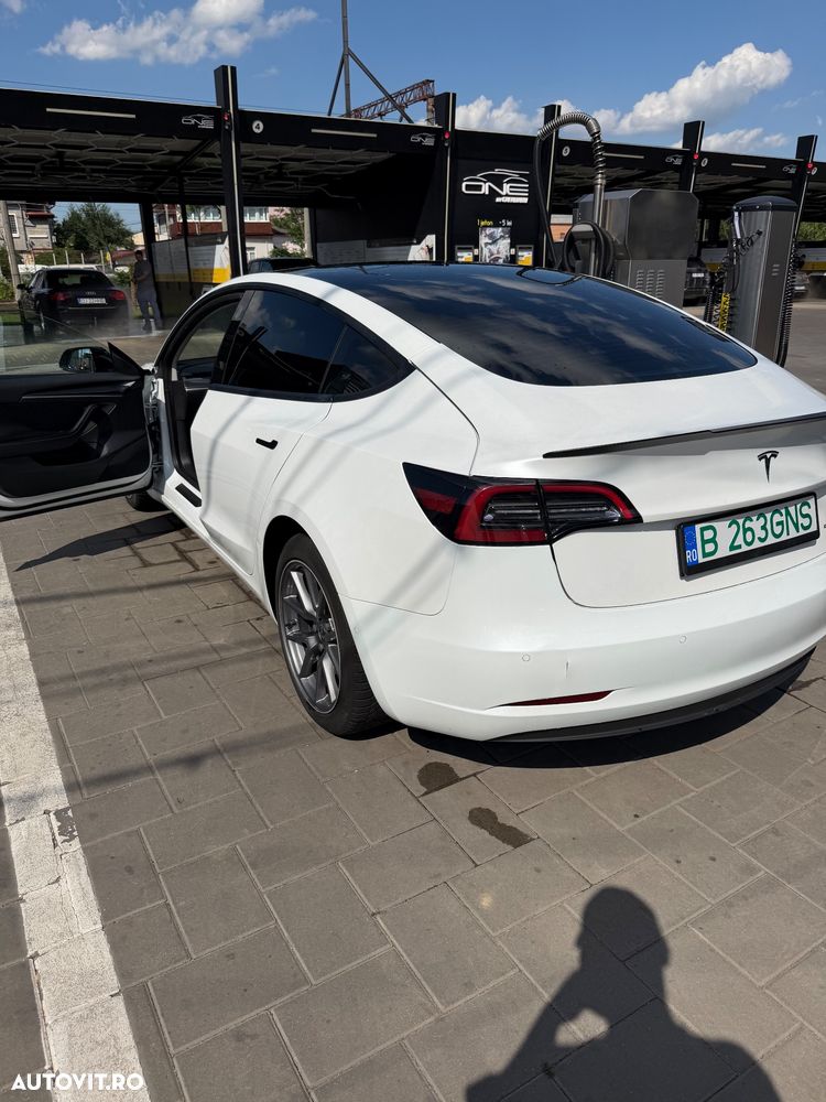 Tesla Model 3 - 3