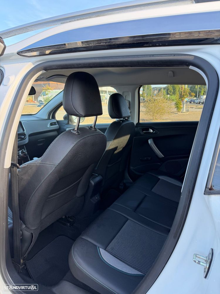 Peugeot 2008 PureTech 130 GPF Black Edition - 13