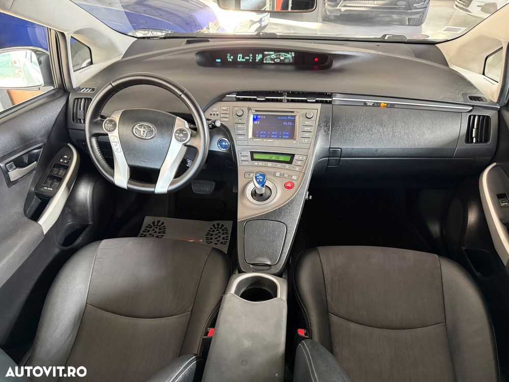 Toyota Prius (Hybrid) Comfort - 13