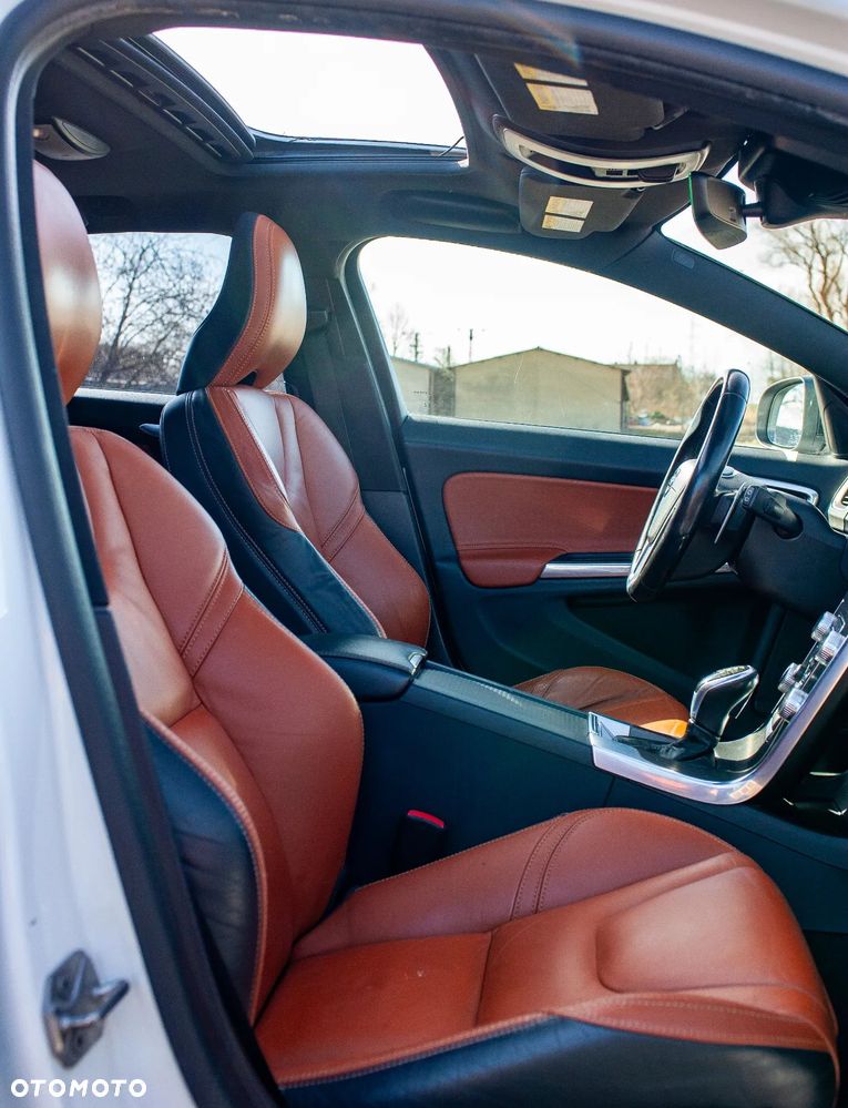 Volvo V60 T6 AWD Summum - 33