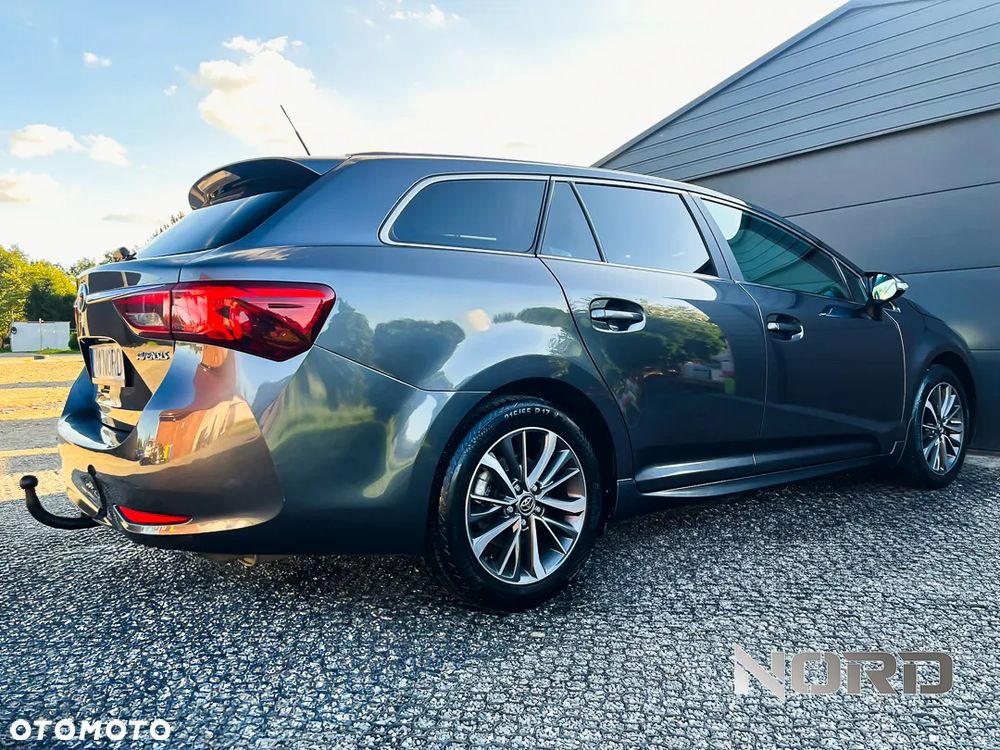 Toyota Avensis 1.8 Premium MS - 9