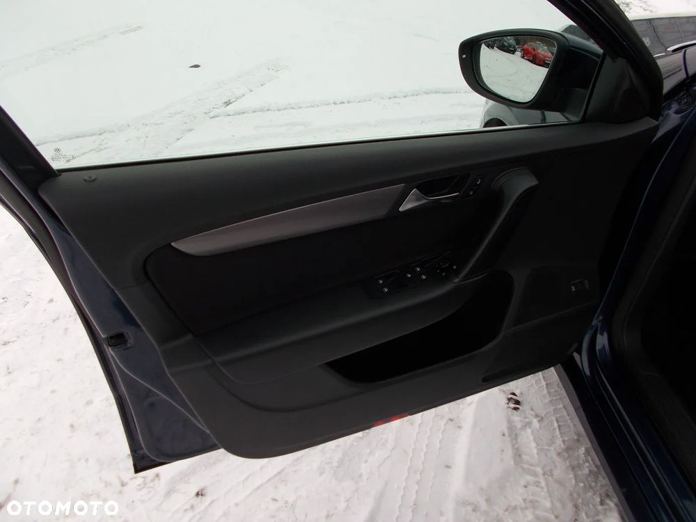 Volkswagen Passat 2.0 TDI DSG BlueMotion Technology Comfortline - 24