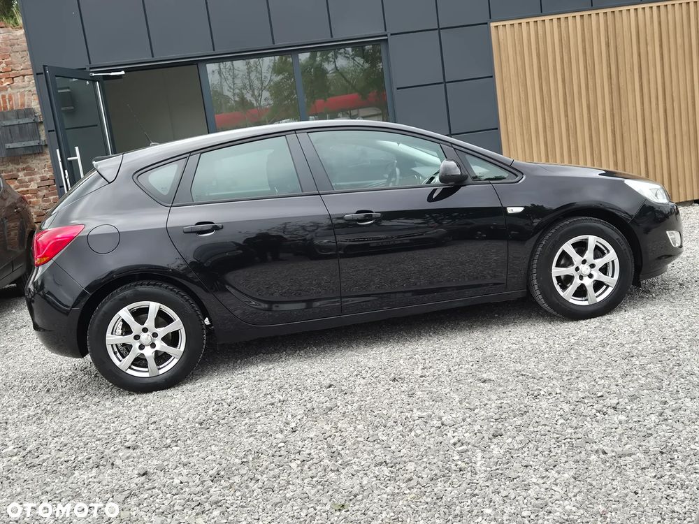 Opel Astra 1.6 Design Edition - 14