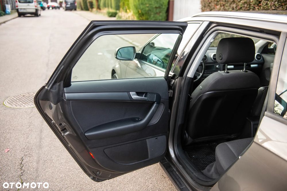 Audi A3 Sportback 1.6 TDI DPF Ambiente - 21