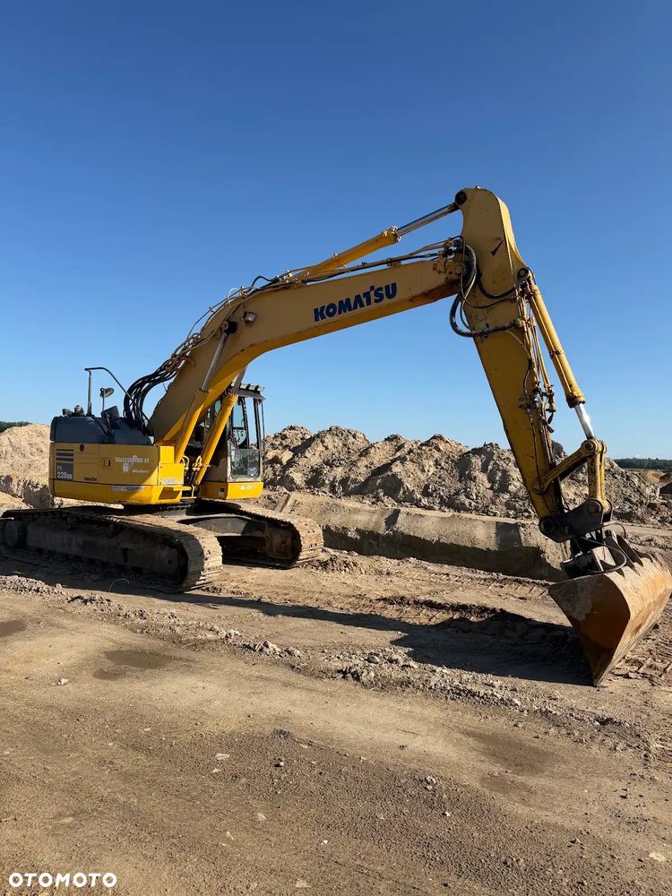 Komatsu 228 - 2