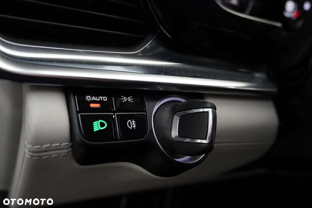 Porsche Panamera 4 E-Hybrid - 12