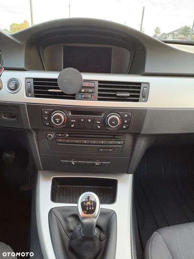 BMW Seria 3 320d Efficient Dynamics - 18