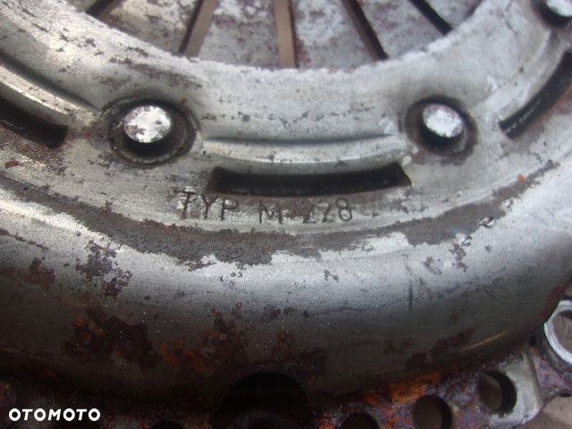 Dwumasa Docisk Citroen C5 1.6 E-HDI 330000242 - 5