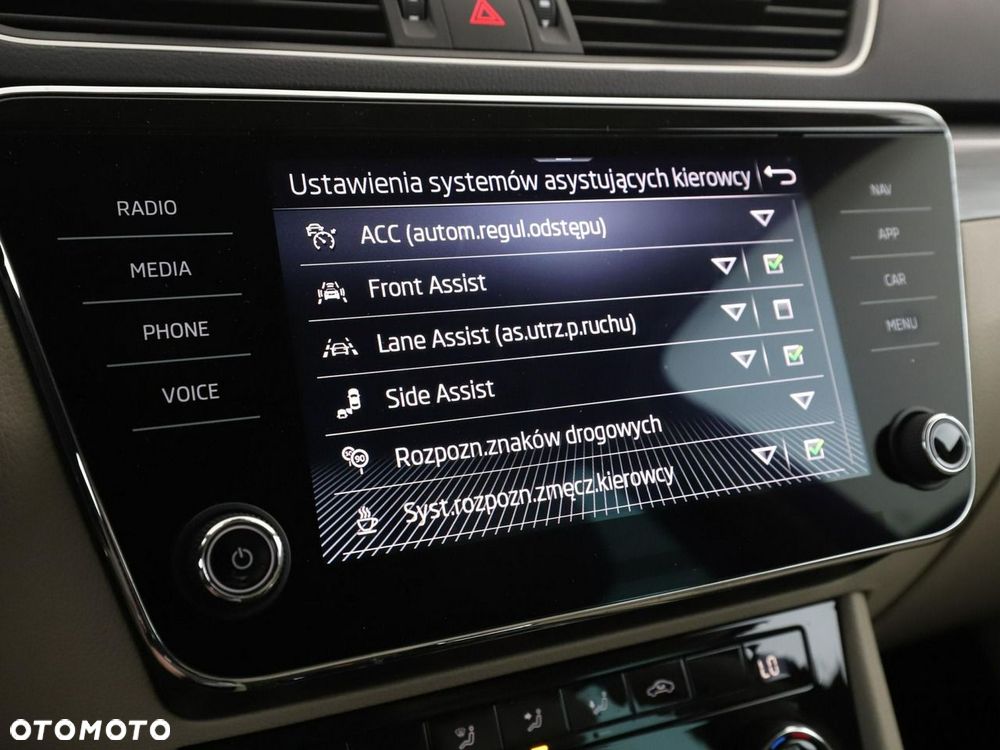 Skoda Superb 2.0 TDI DSG Style - 28