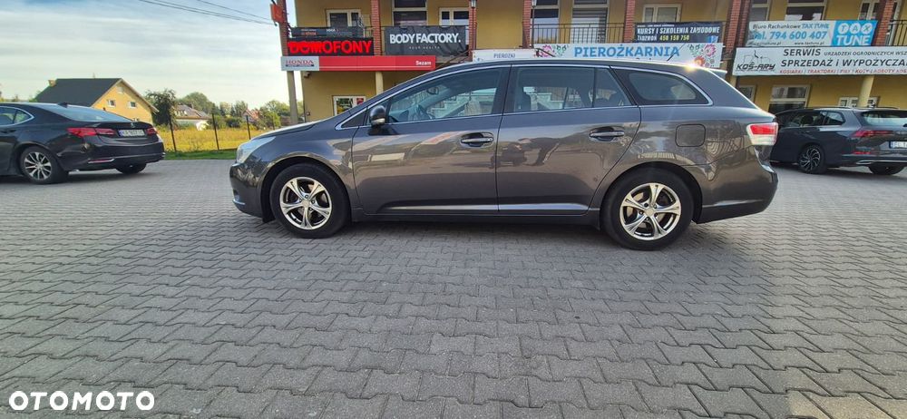 Toyota Avensis - 1