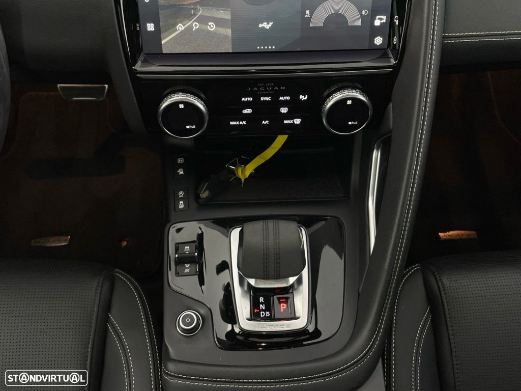 Jaguar E-Pace 1.5 P300e R-Dynamic SE AWD Aut. - 16
