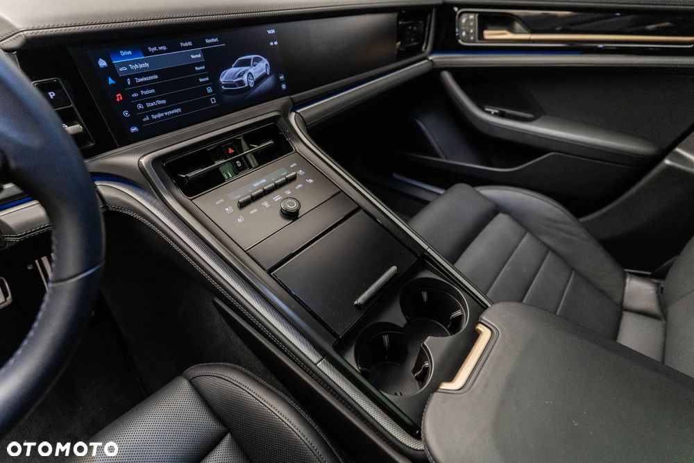 Porsche Panamera 4 - 24