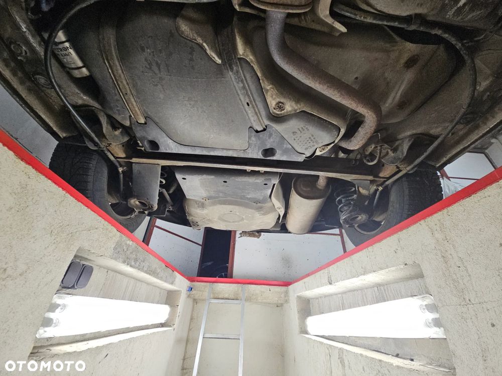 Volkswagen Golf 1.6 Basis - 28