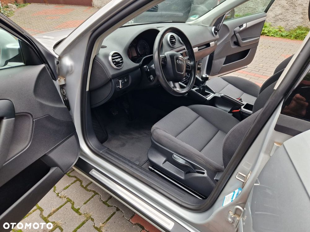 Audi A3 Sportback 1.8 TFSI Ambiente - 11