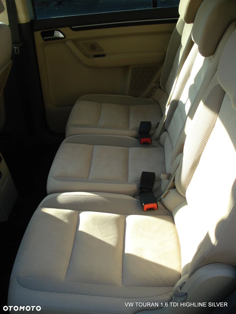 Volkswagen Touran 1.6 TDI DPF BlueMotion Technology DSG Highline - 11