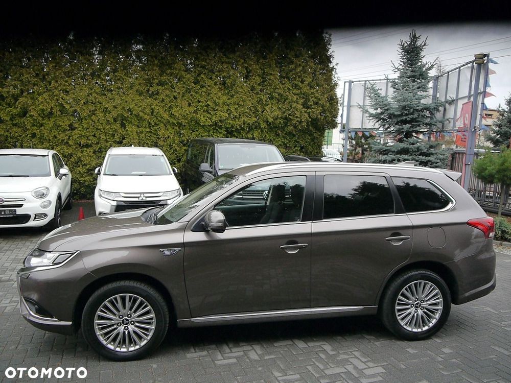 Mitsubishi Outlander - 10