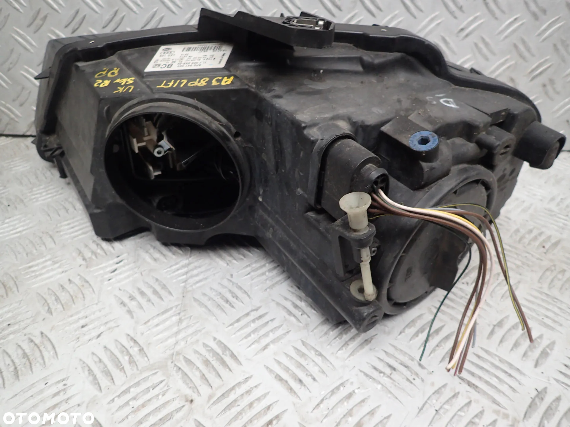 LAMPA PRAWY PRZÓD AUDI A3 8L LIFT 8P0941004BC ANGLIK - 3