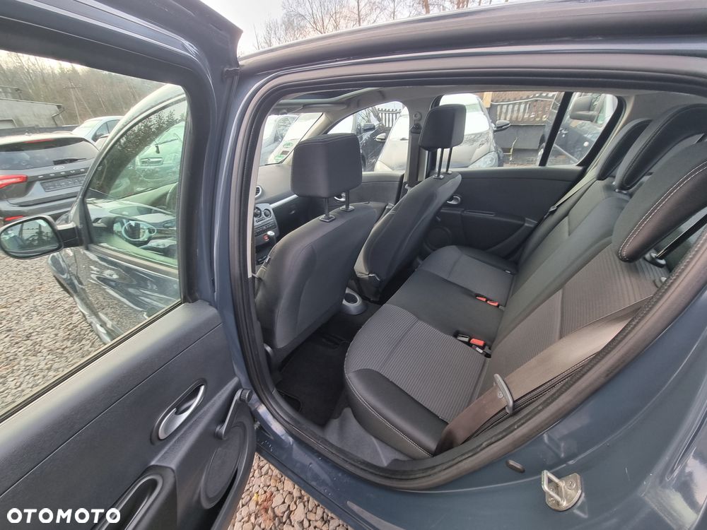 Renault Clio 1.2 16V 75 Yahoo - 11