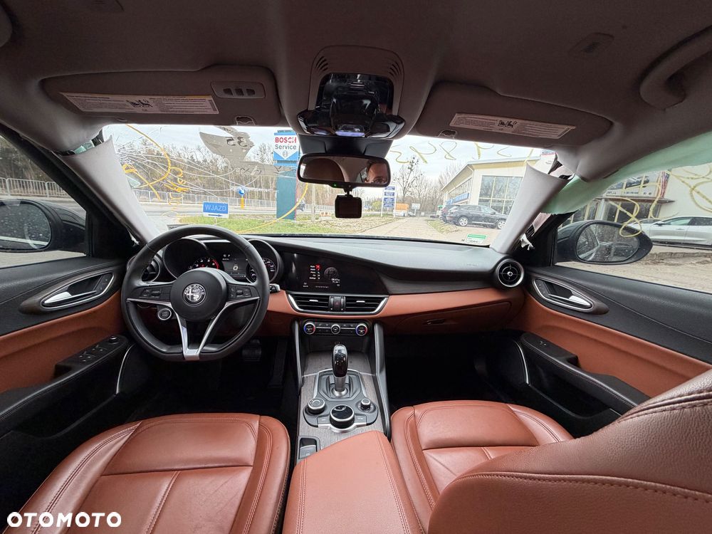 Alfa Romeo Giulia - 10