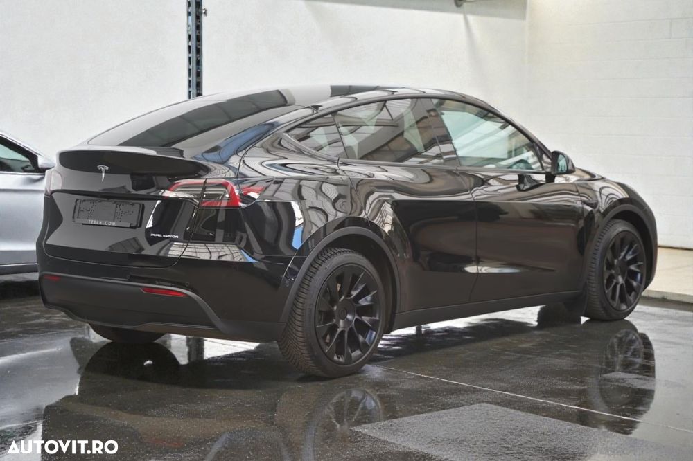 Tesla Model Y - 3