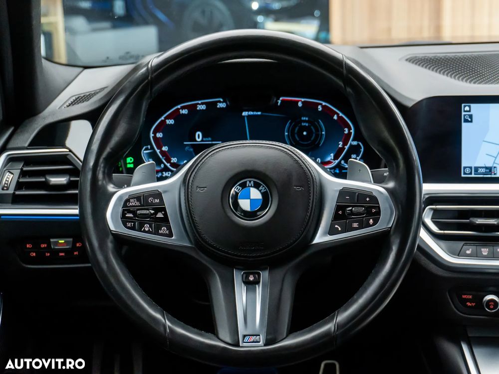 BMW Seria 3 330e Aut. M Sport - 32