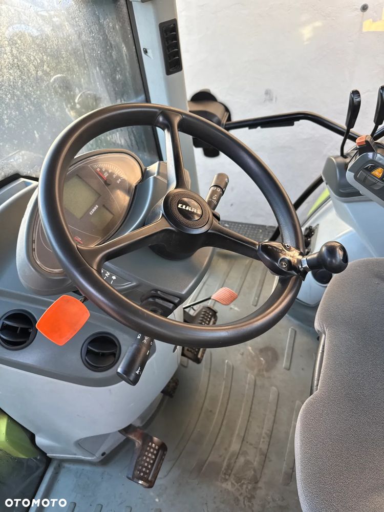 Claas ARION 620 - 12