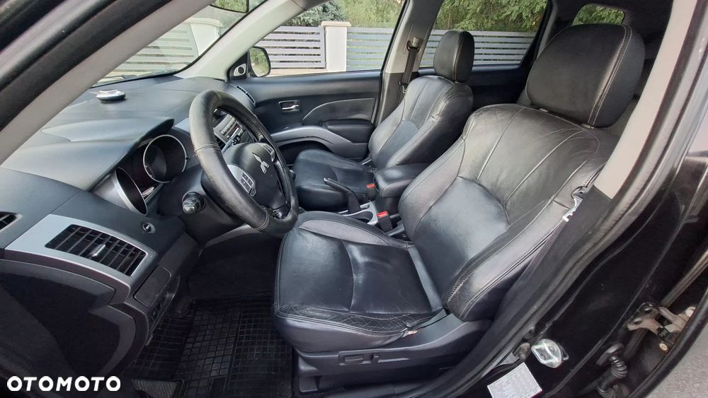 Mitsubishi Outlander - 25
