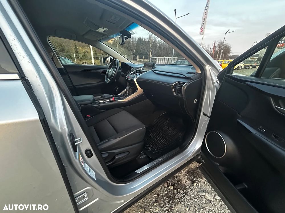 Lexus Seria NX 300h E-FOUR - 17