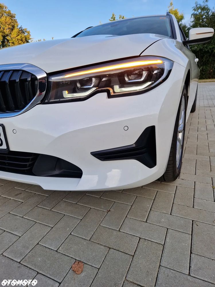 BMW Seria 3 318d mHEV - 4