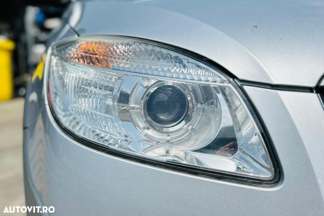 FAR DREAPTA CU LUPA SKODA FABIA SCOUT 2010 - 1