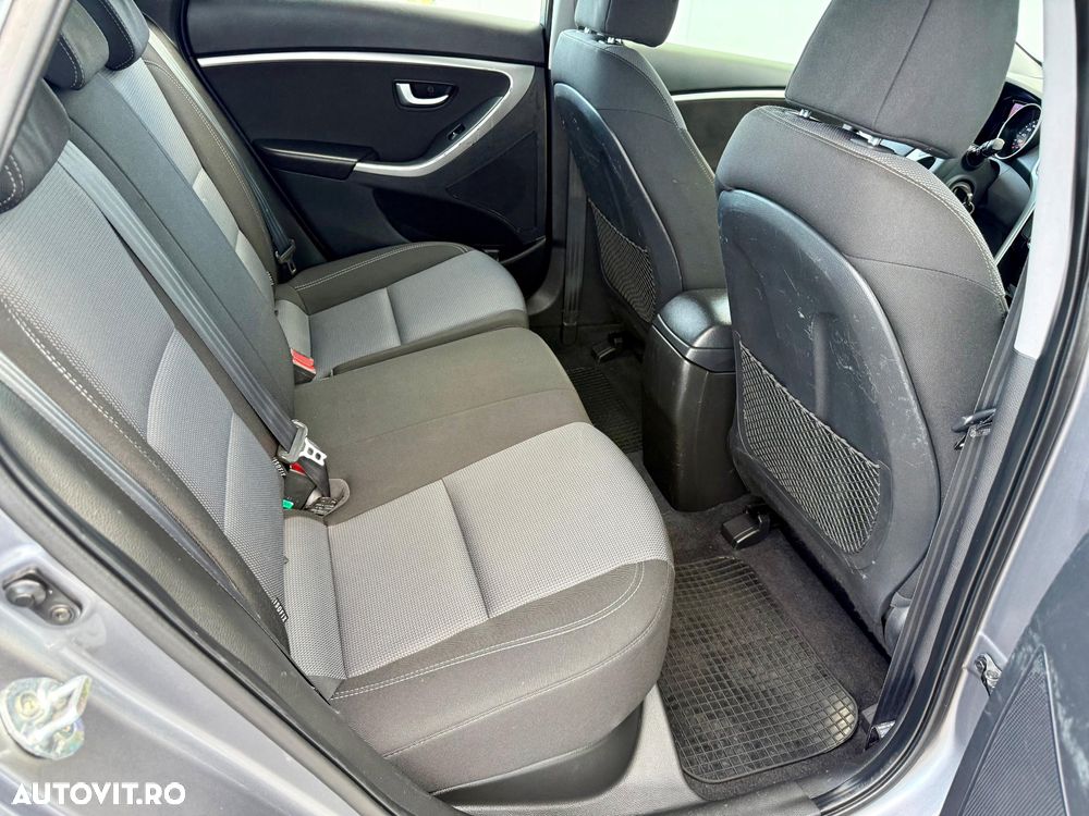 Hyundai i30 1.6 CRDI Automatik Style - 8