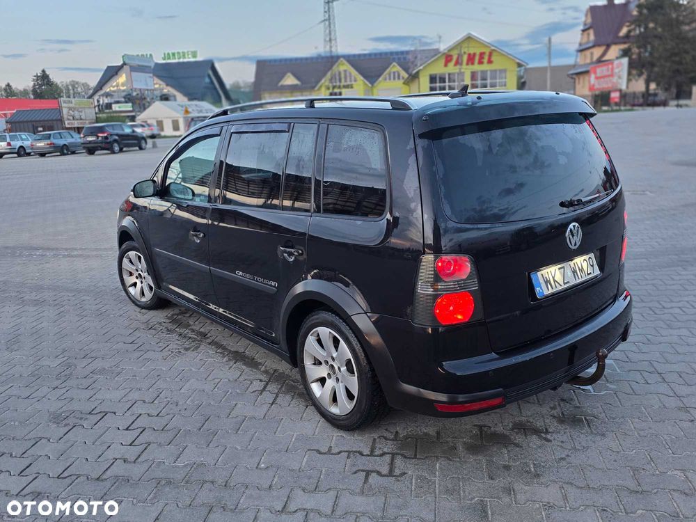 Volkswagen Touran - 5