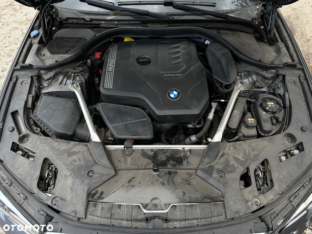 BMW Seria 5 520i mHEV - 12