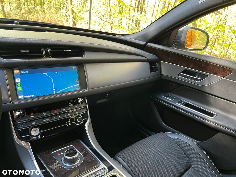Jaguar XF 20d AWD R-Sport - 23