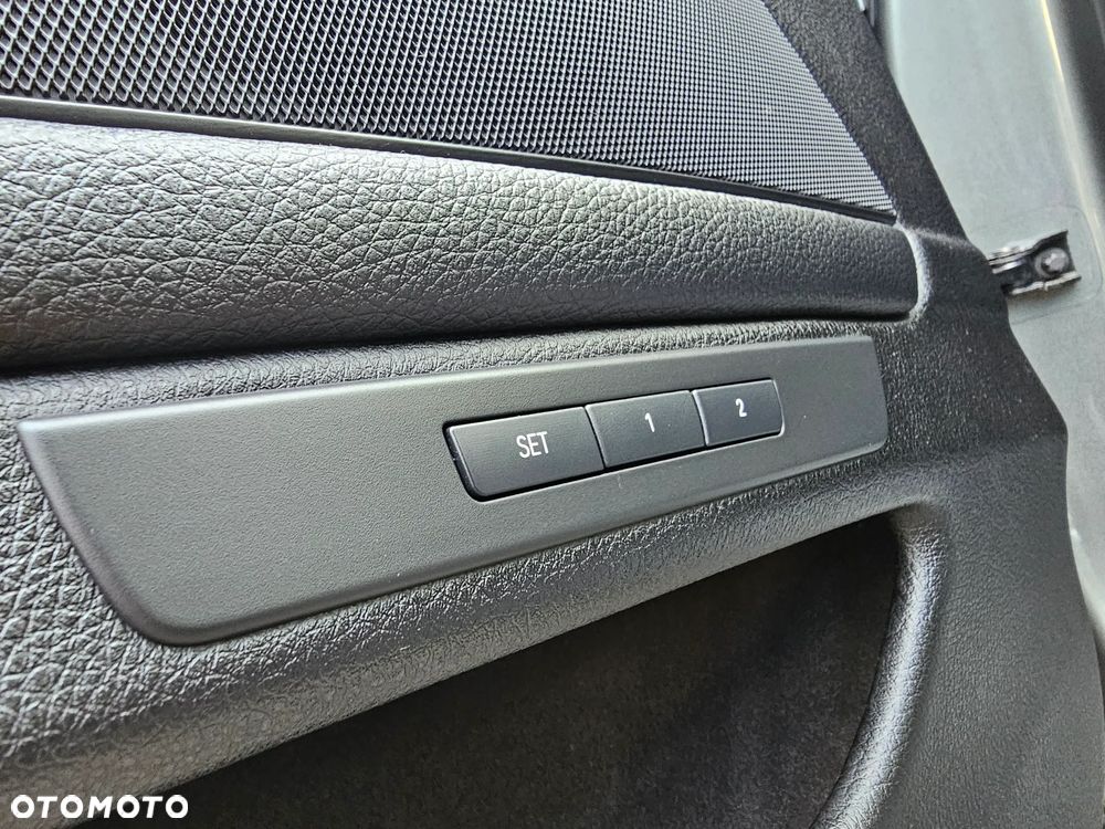 BMW Seria 5 520d - 26