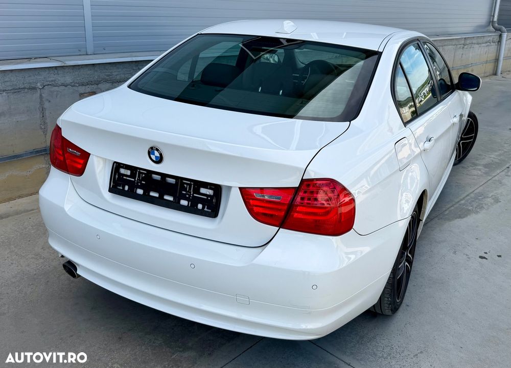 BMW Seria 3 320d DPF Edition Exclusive - 12
