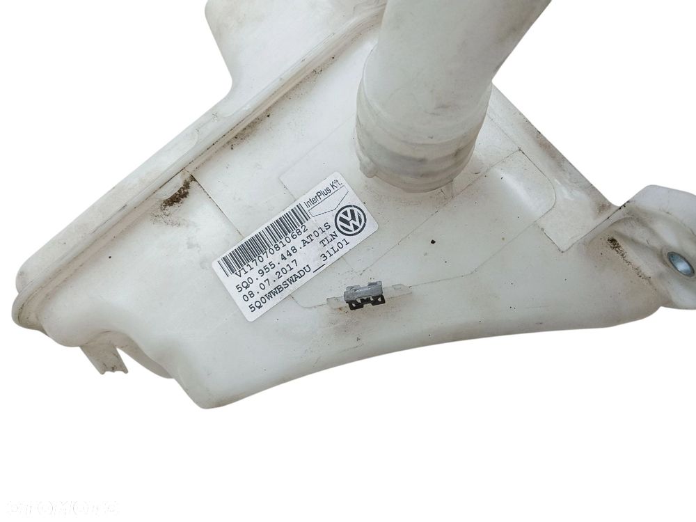 ZBIORNICZEK SPRYSKIWACZY SEAT LEON III LIFT (2016-2020) 1.4 TSI 125KM 5Q0955453, 5Q0955448 - 3